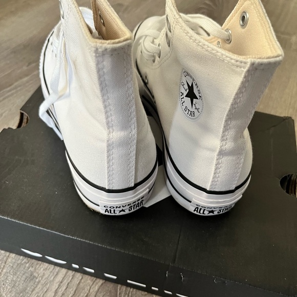 Converse - Picture 2 of 2